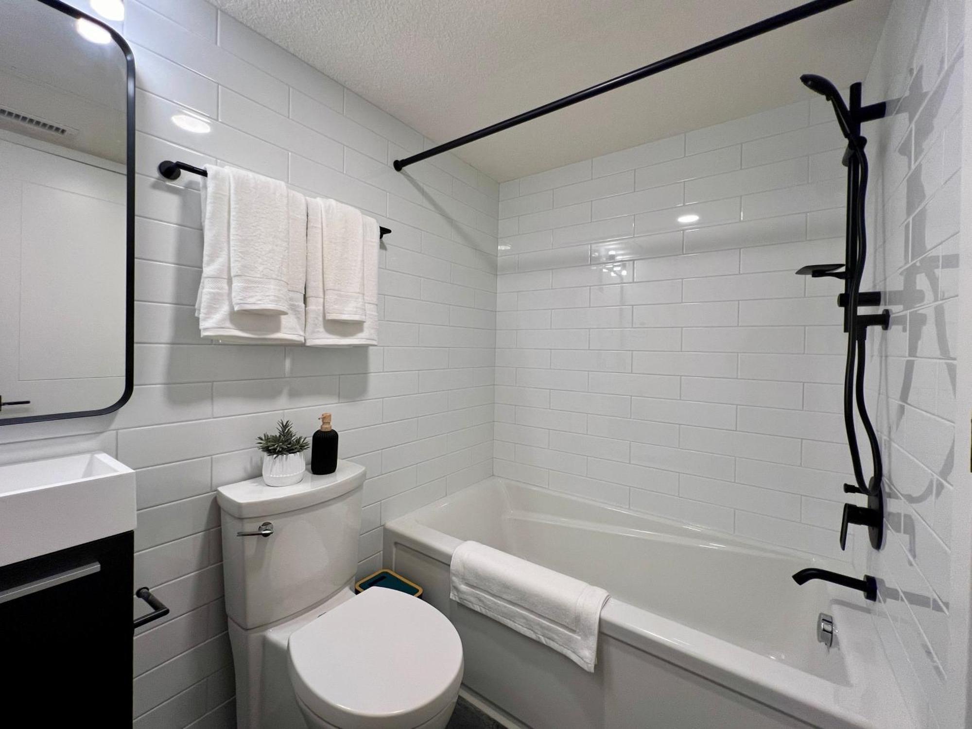 Special! New Downtown Mtn View Free Parking 2B&2B Apartment Canmore Exterior photo